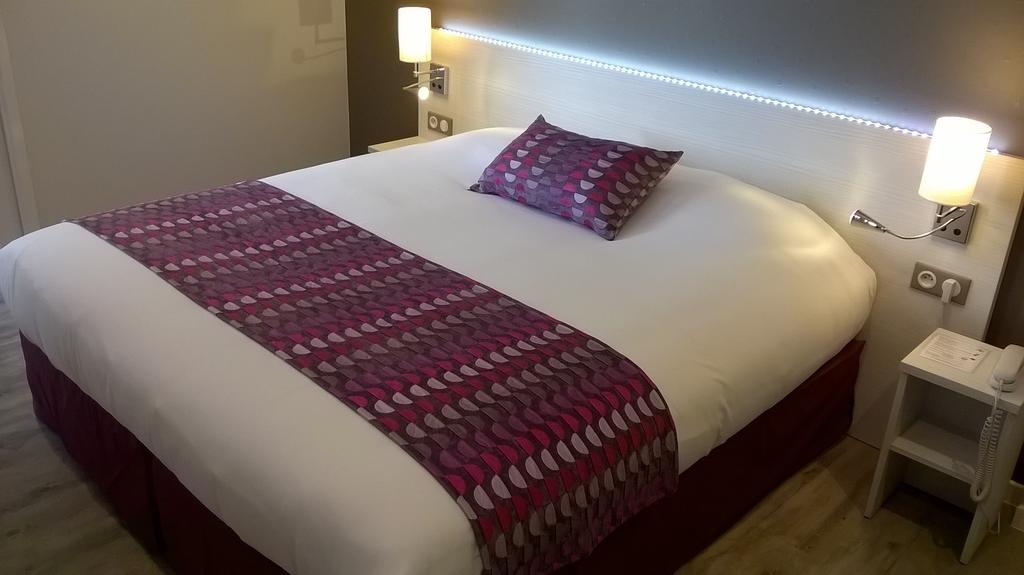 Contact Hotel Du Cerf Шато-Ґонтьє Номер фото