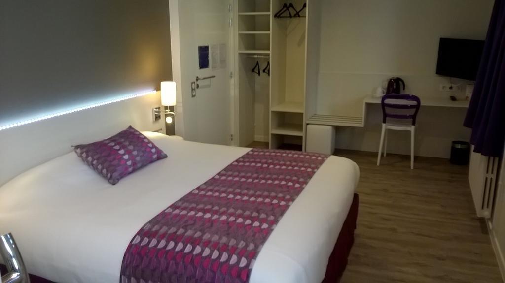 Contact Hotel Du Cerf Шато-Ґонтьє Номер фото