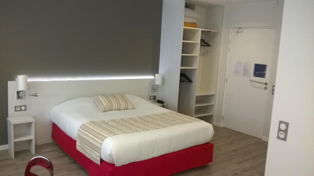 Contact Hotel Du Cerf Шато-Ґонтьє Номер фото