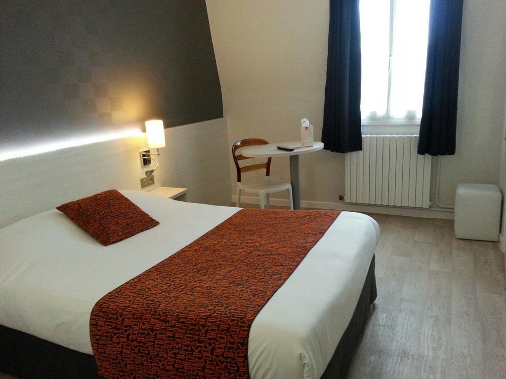 Contact Hotel Du Cerf Шато-Ґонтьє Номер фото