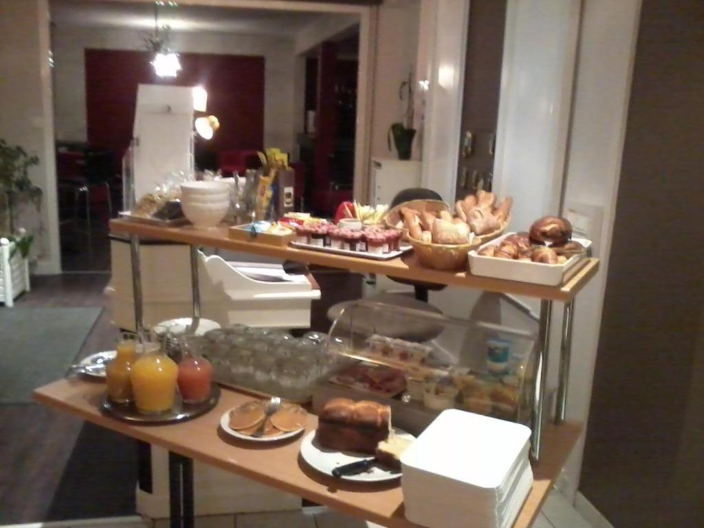 Contact Hotel Du Cerf Шато-Ґонтьє Екстер'єр фото