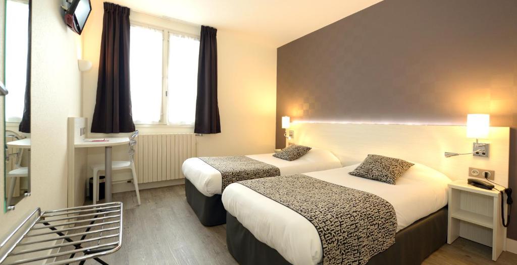 Contact Hotel Du Cerf Шато-Ґонтьє Номер фото